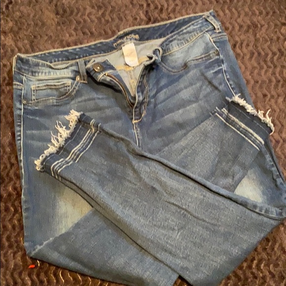 Maurices jeans with frayed bottoms - Picture 1 of 2